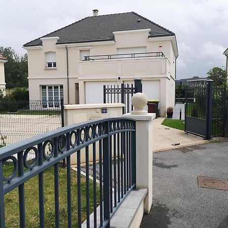 Bienvenus Chez Eric A Montevrain Apartment Екстериор снимка